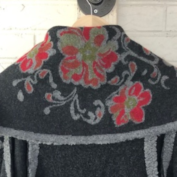 NWT Flower Pattern Round Vest, One Size - Picture 8 of 9